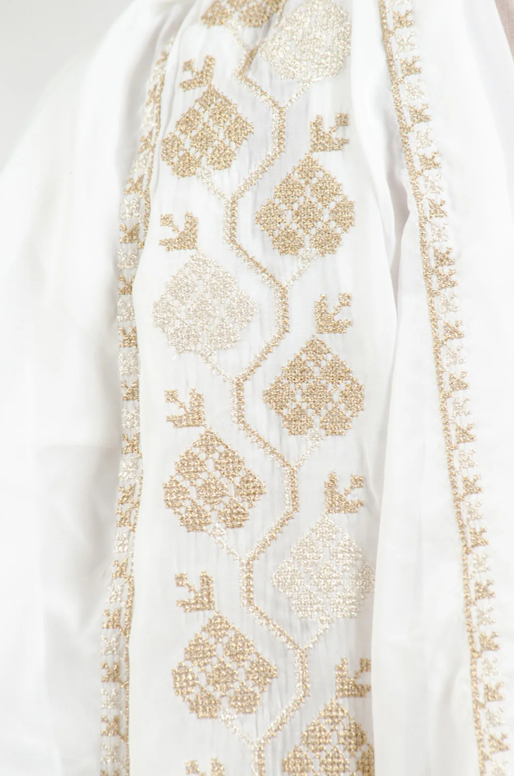 Tatreez Embroidered Hijab | The Dalia - Offwhite & Gold