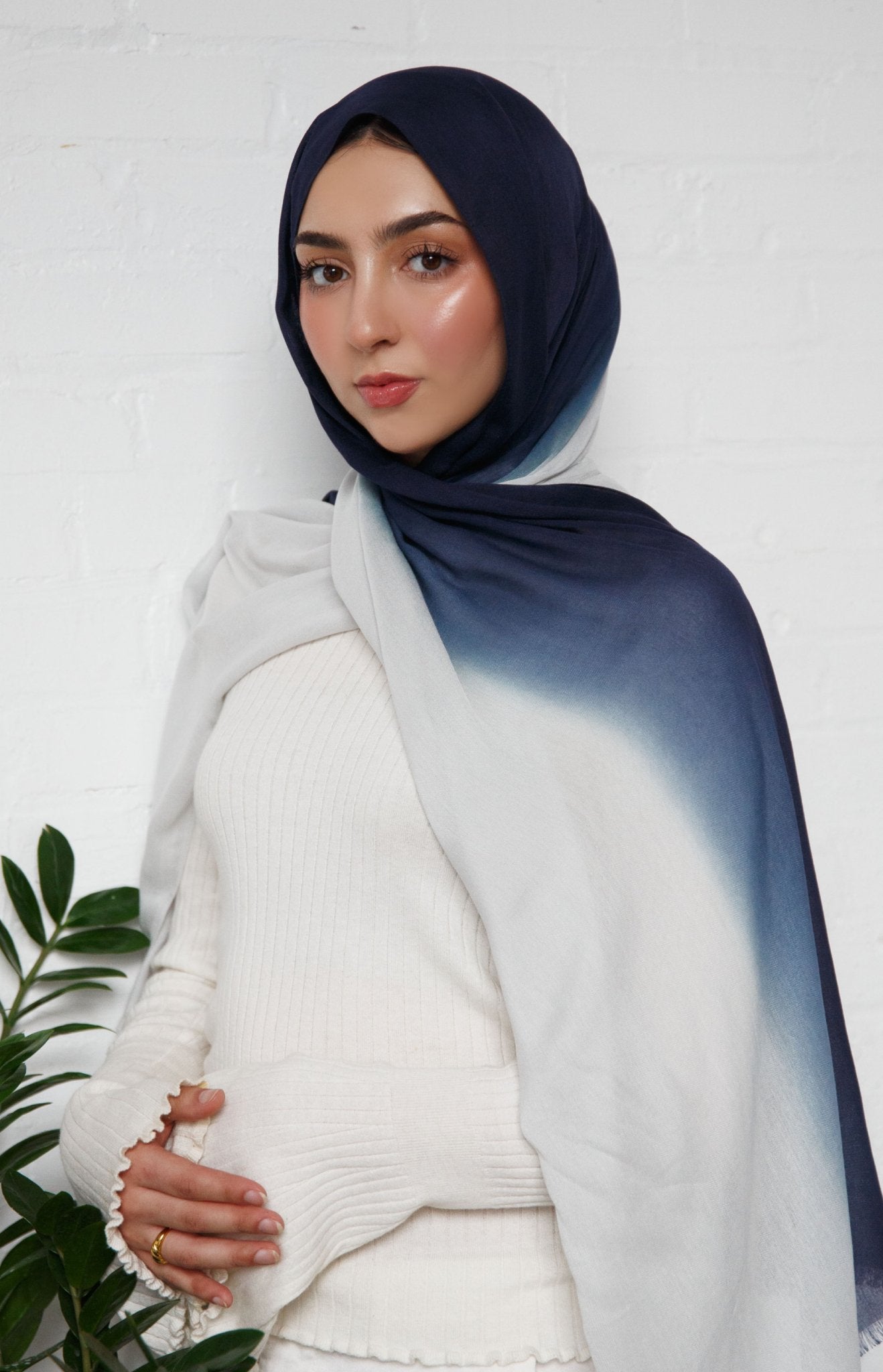Light Gray & Navy Blue Ombré Linen Hijab - Modest Essence