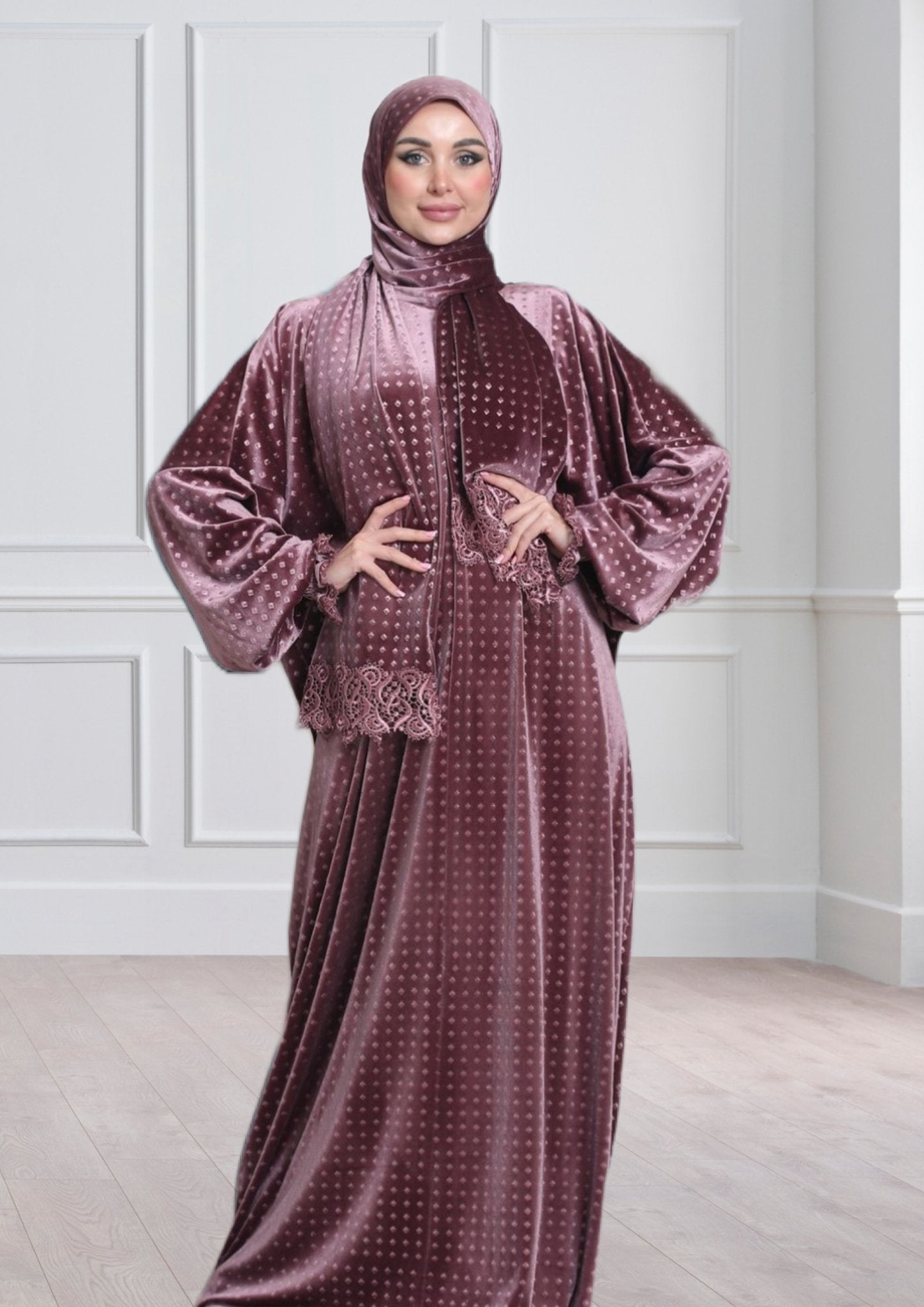 Luxury Dotted Velvet Prayer Set - Abaya - Modest Essence